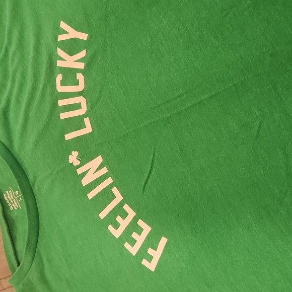 Old Navy Green 'Feelin' Lucky' Short Sleeve Tee Size L! - Picture 2 of 5